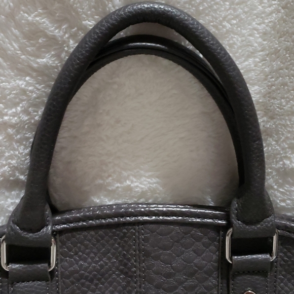 Jewell snake pattern purse. - Picture 3 of 7